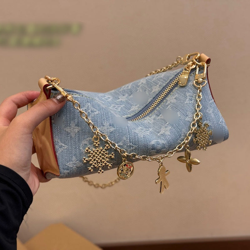 Bloom Pouch Shoulder Bags